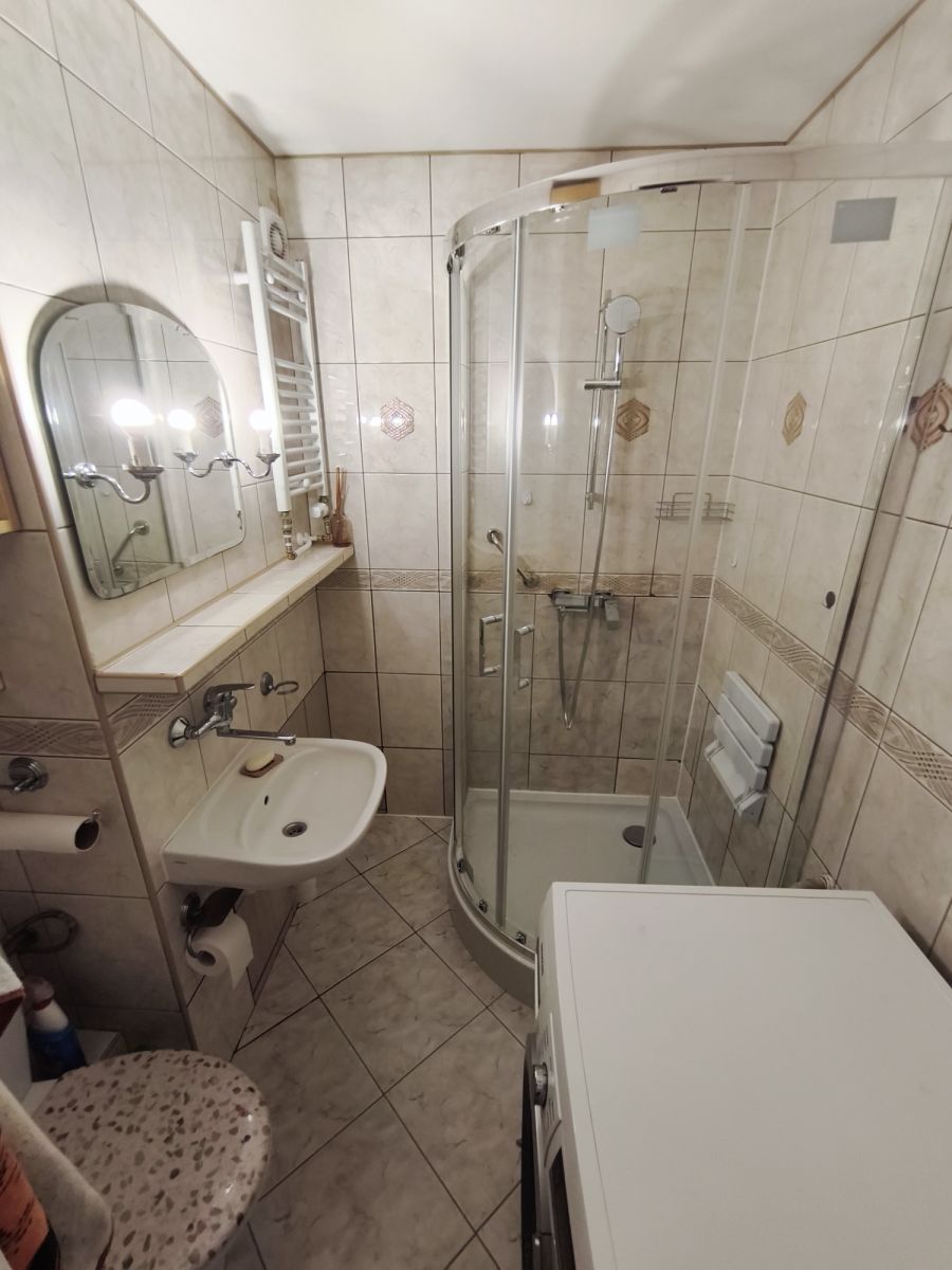 Warszawa · al. Aleja Dwudziestolatków — 5
