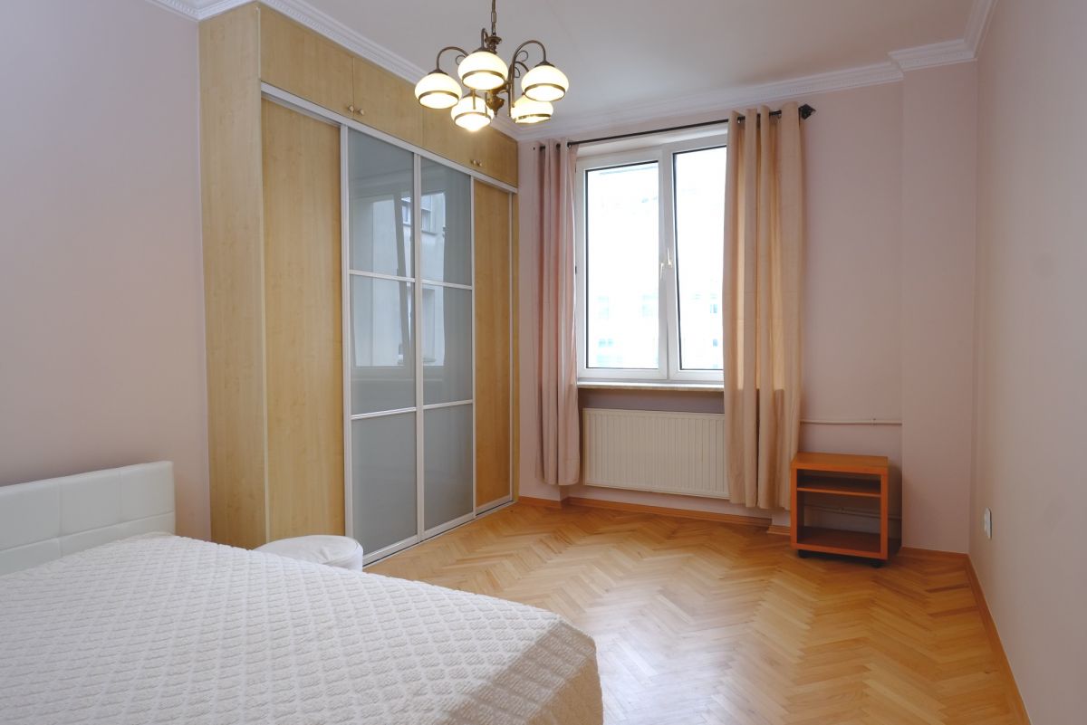 Warszawa · ul. Krucza — 2