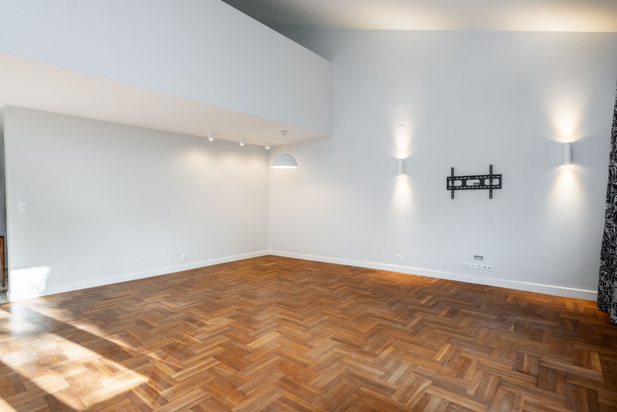 Warszawa · ul. Algierska — 32