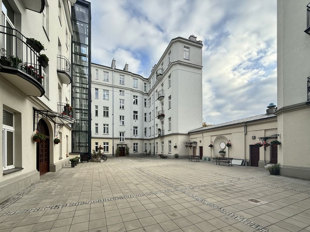 Warszawa · ul. Ludna — 12