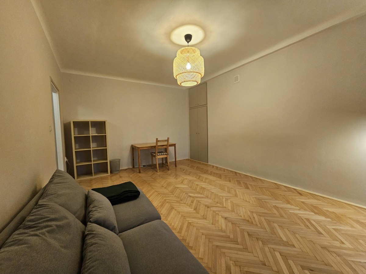 Warszawa · al. Aleja Jana Pawła II — 7