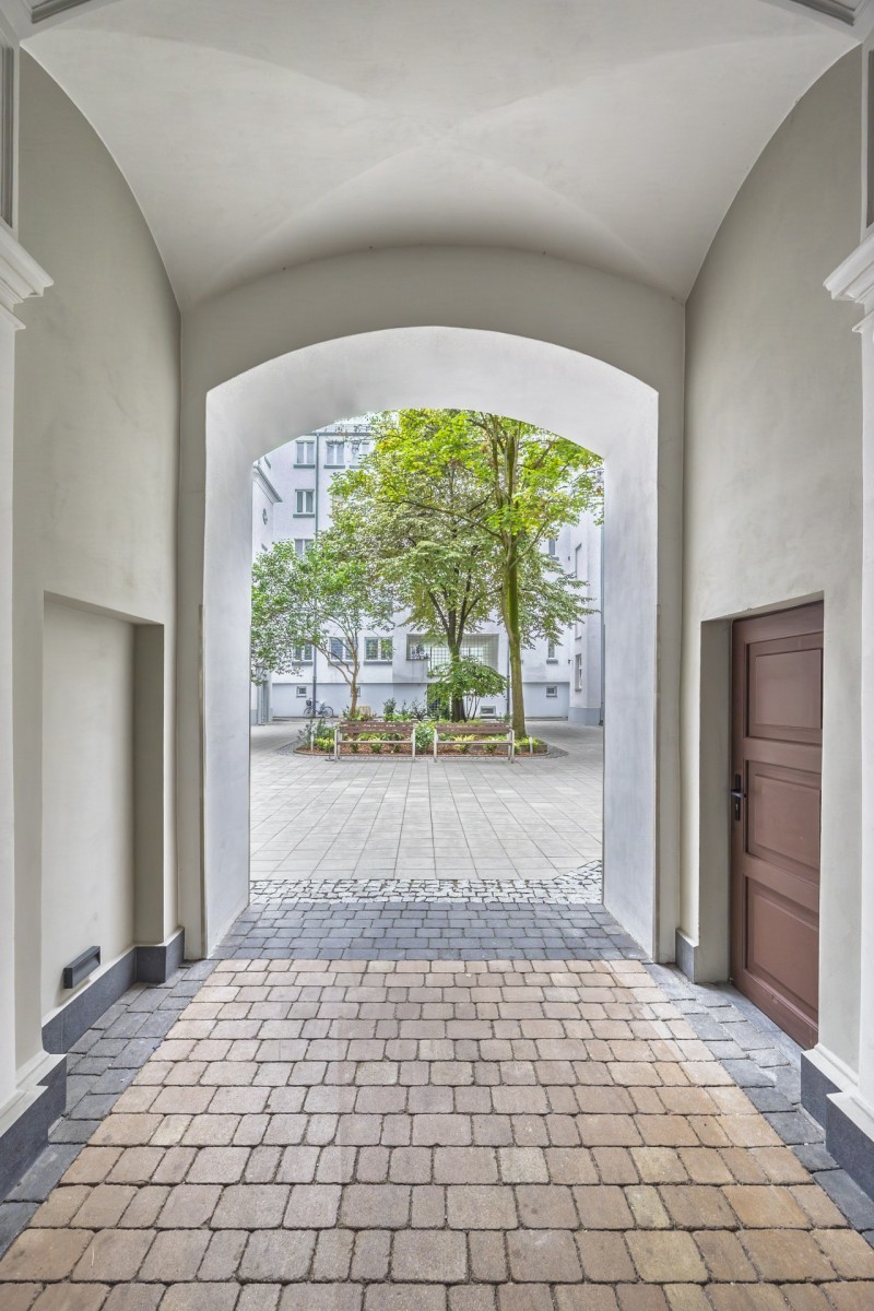 Warszawa · ul. Poznańska — 16