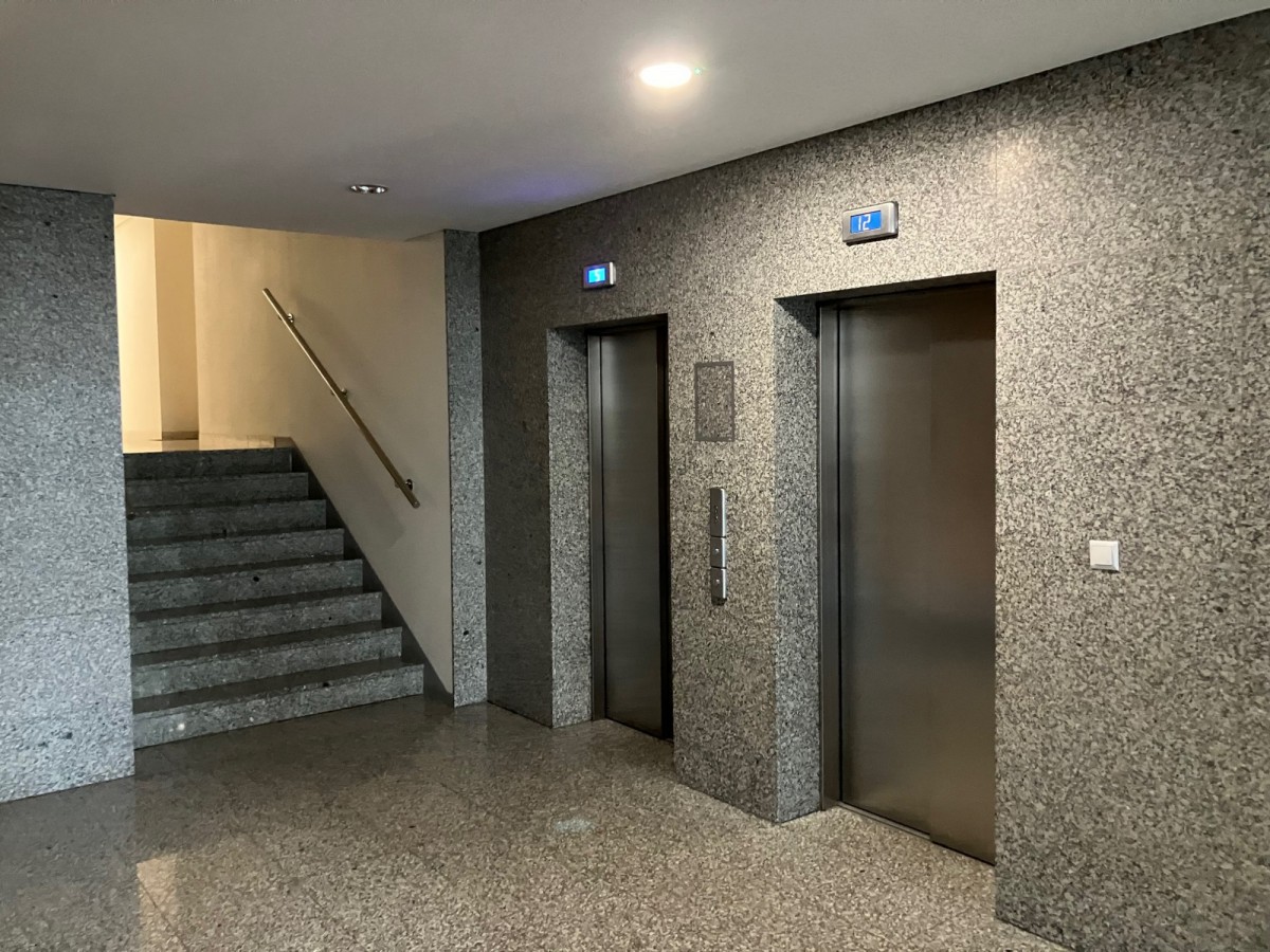 Warszawa · al. Aleja Wyścigowa — 9
