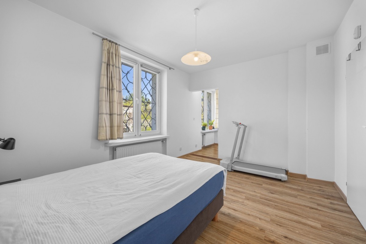 Warszawa · ul. Jałowcowa — 11