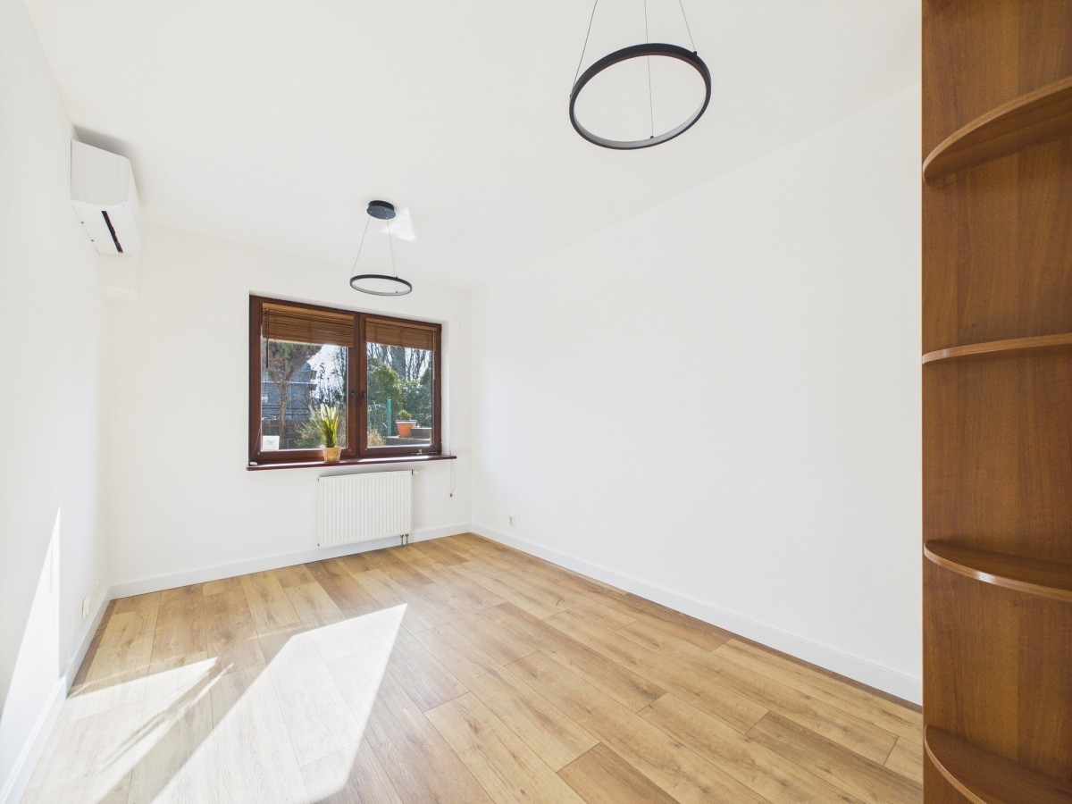 Warszawa · ul. św. Bonifacego — 10