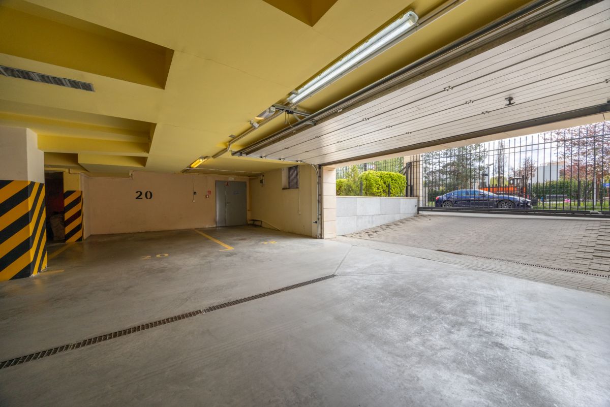 Warszawa · ul. Leszczyny — 22