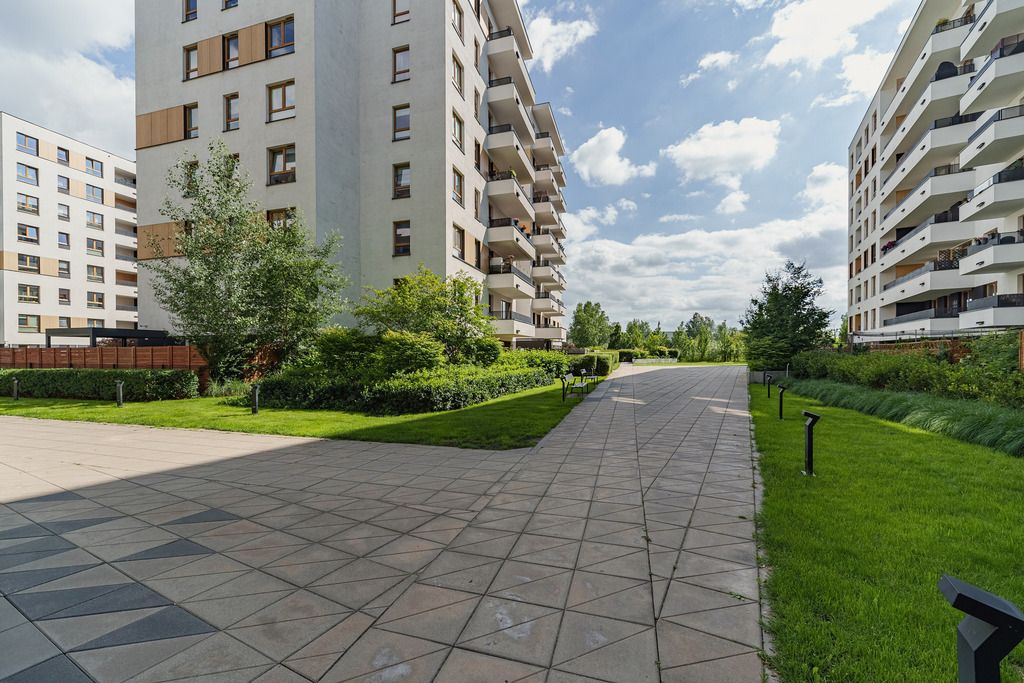 Warszawa · ul. Komputerowa — 18