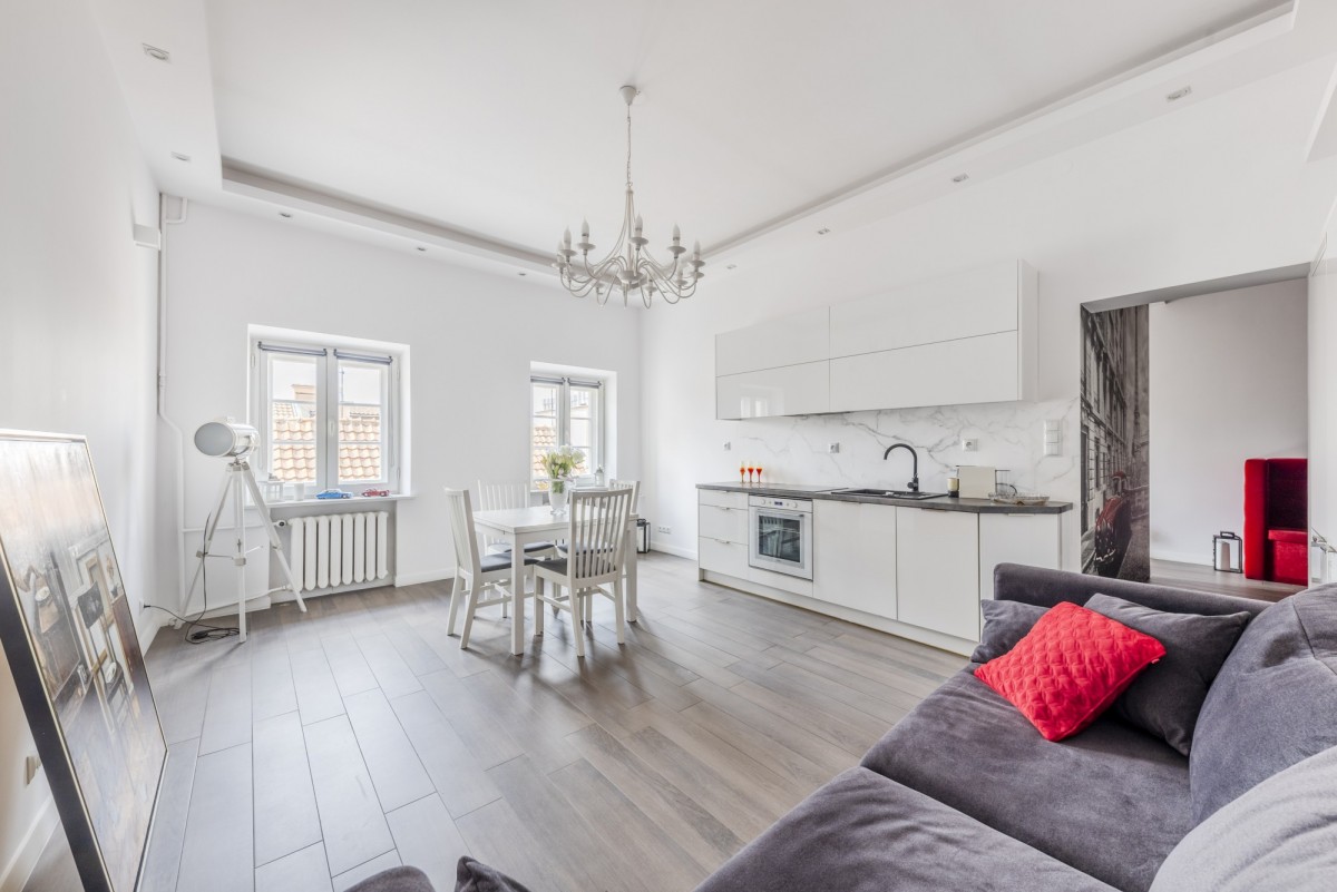 Warszawa · ul. Świętojańska — 10