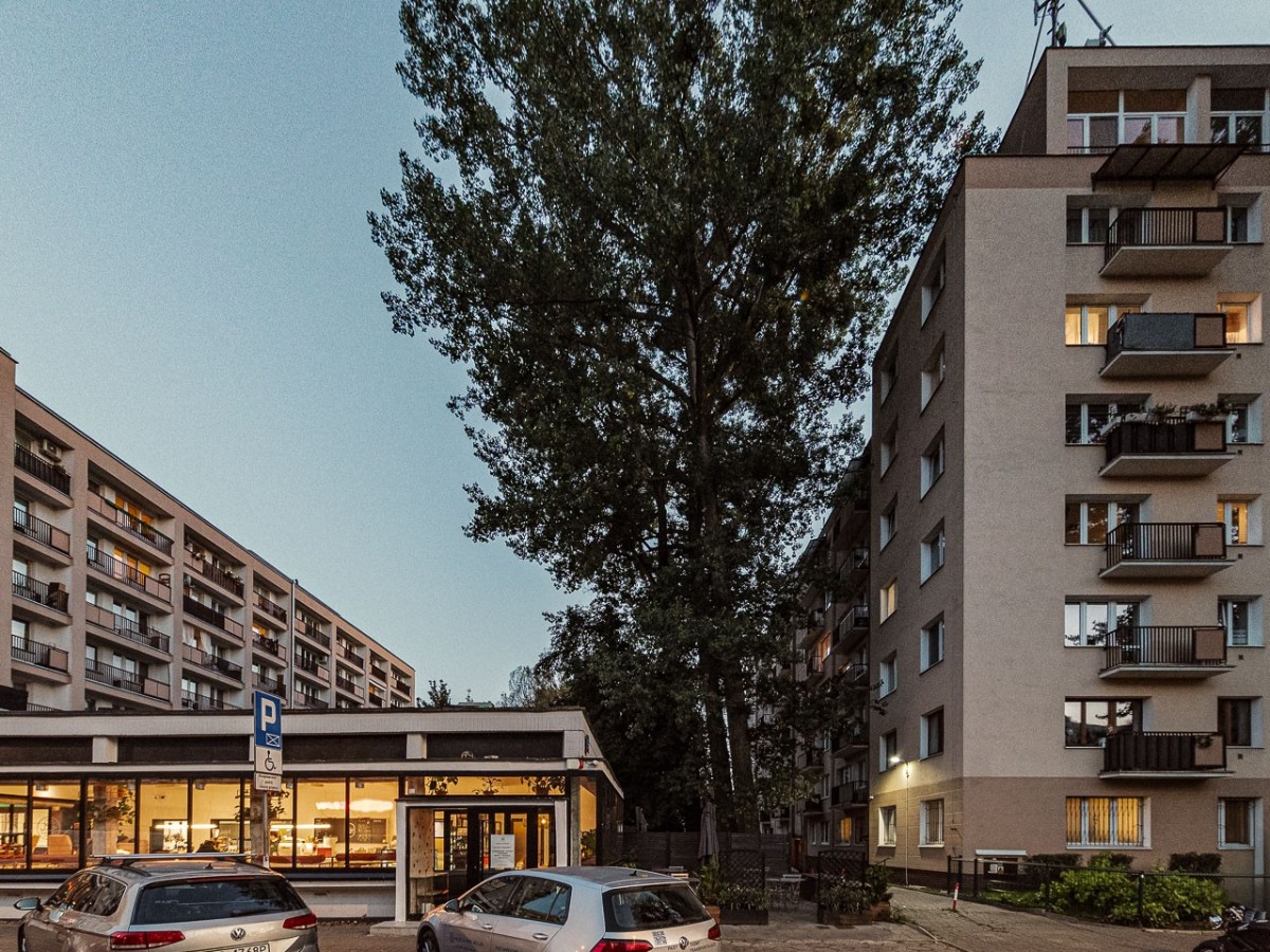 Warszawa · al. Aleja Jerzego Waszyngtona — 16
