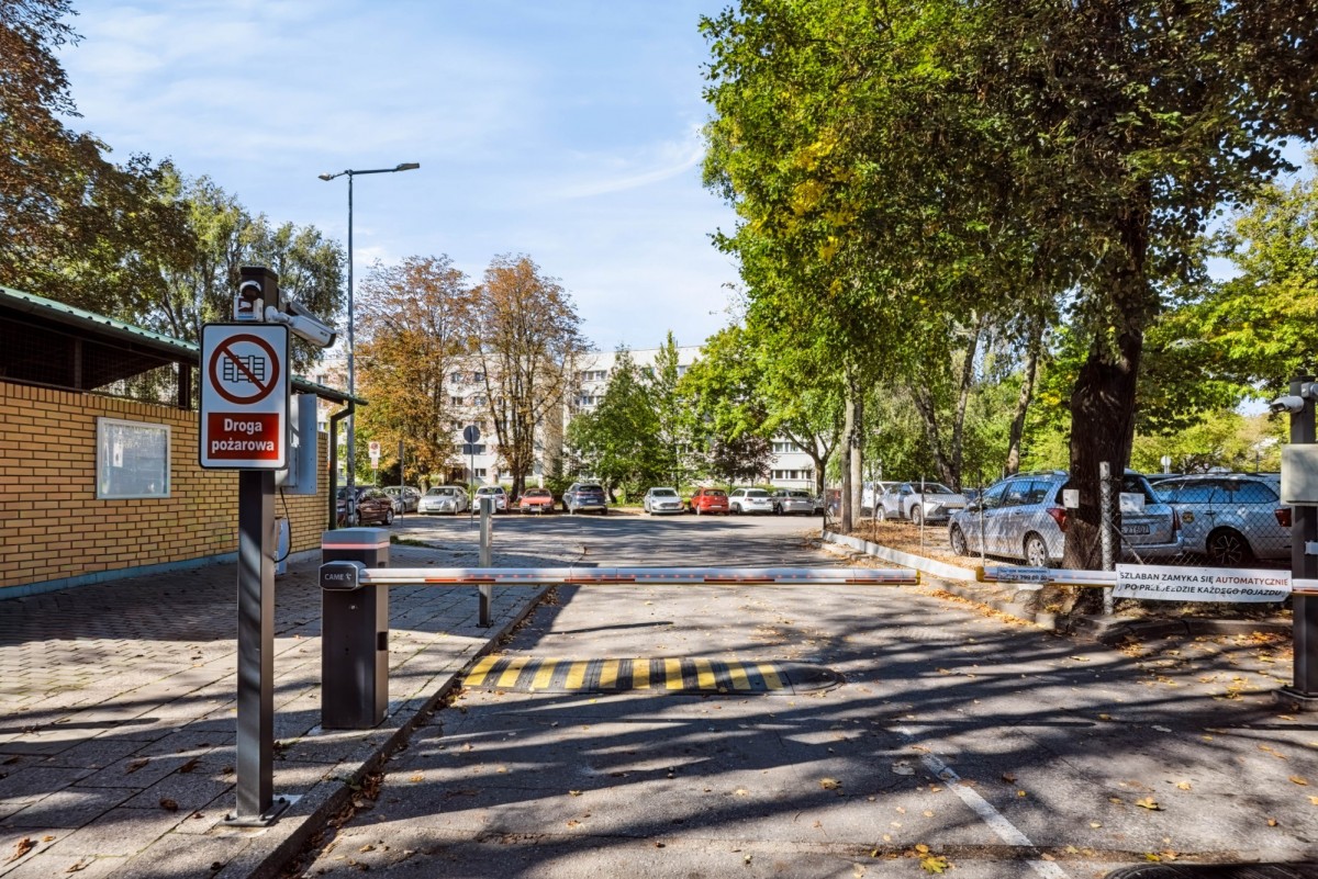 Warszawa · al. Aleja Prymasa Tysiąclecia — 8
