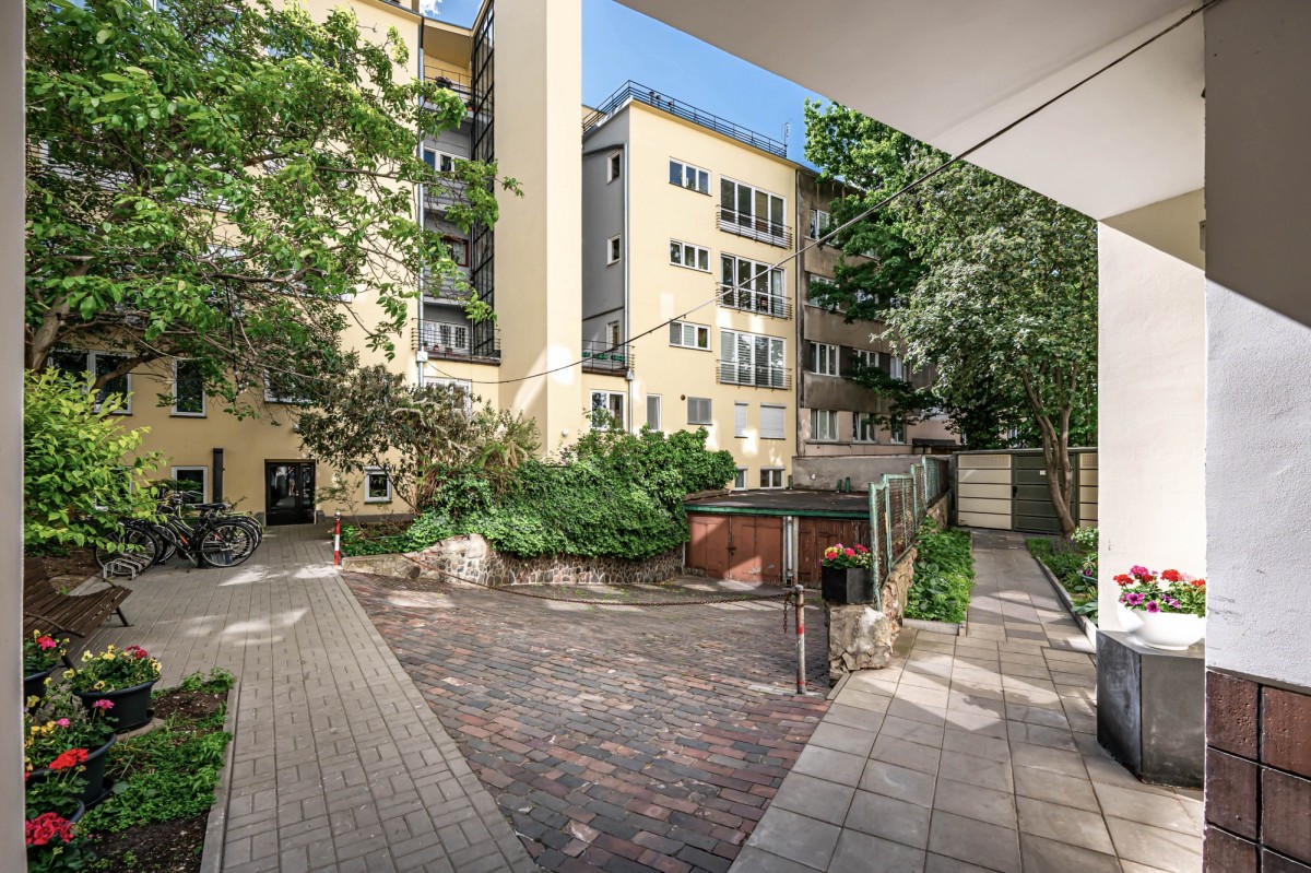 Warszawa · ul. Puławska — 37