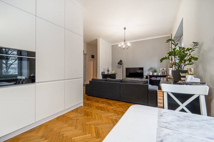 Warszawa · ul. Radna — 6