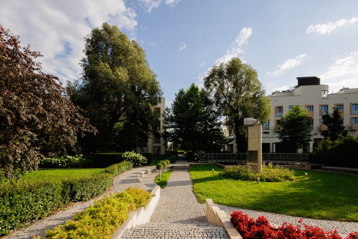 Warszawa · ul. Warowna — 15
