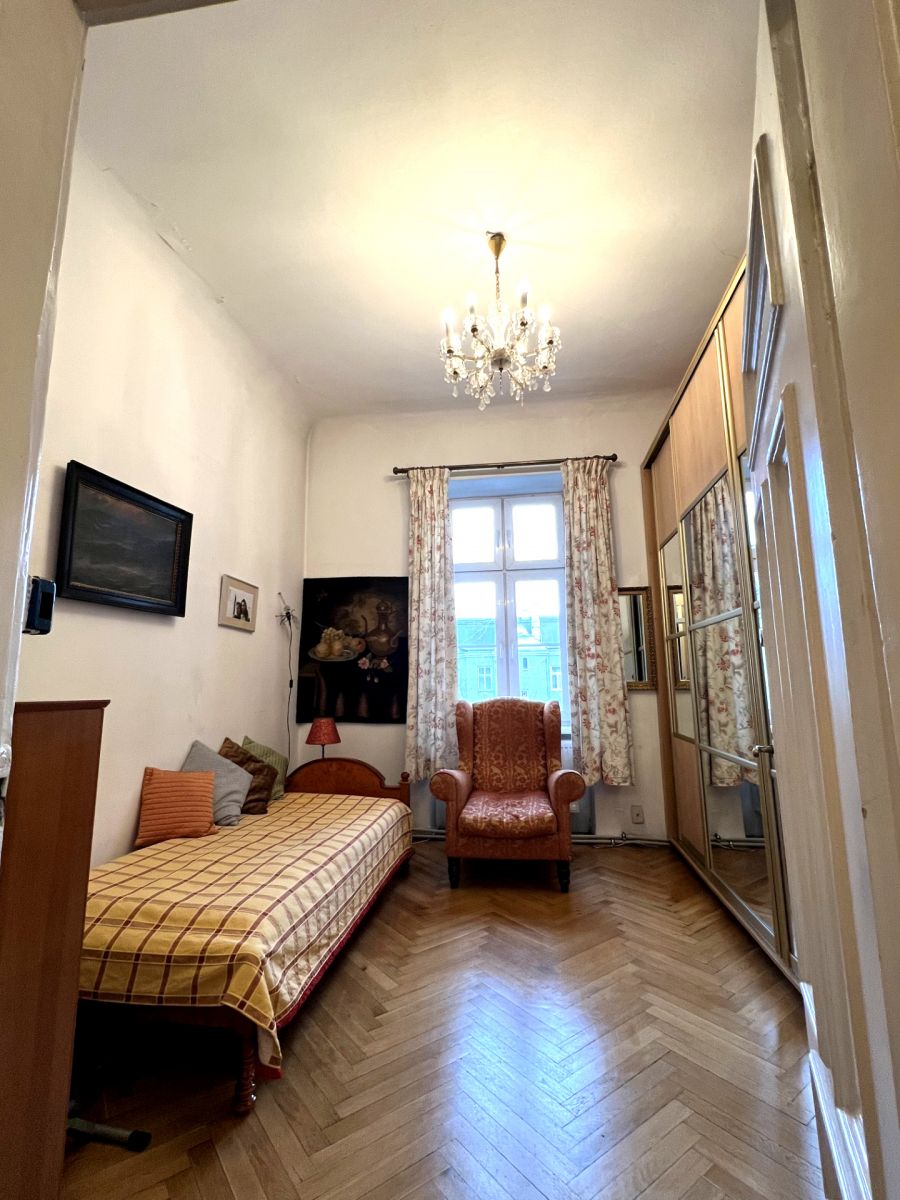 Warszawa · ul. Targowa — 5