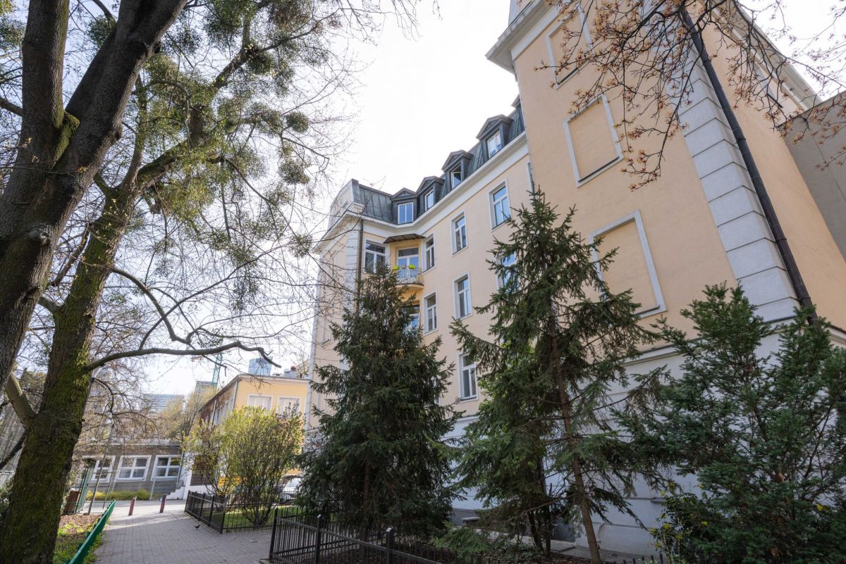 Warszawa · al. Aleja Jana Pawła II — 15