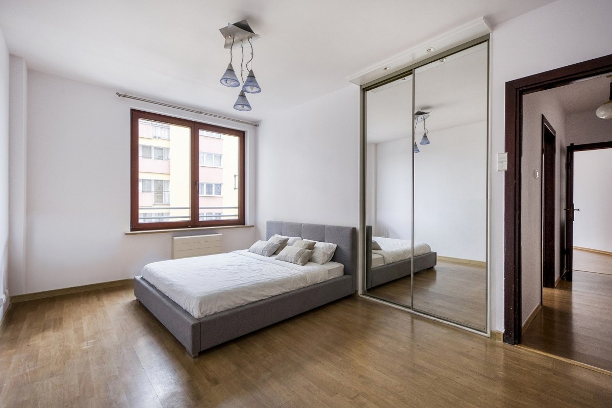 Warszawa · al. Aleja Jana Pawła II — 6