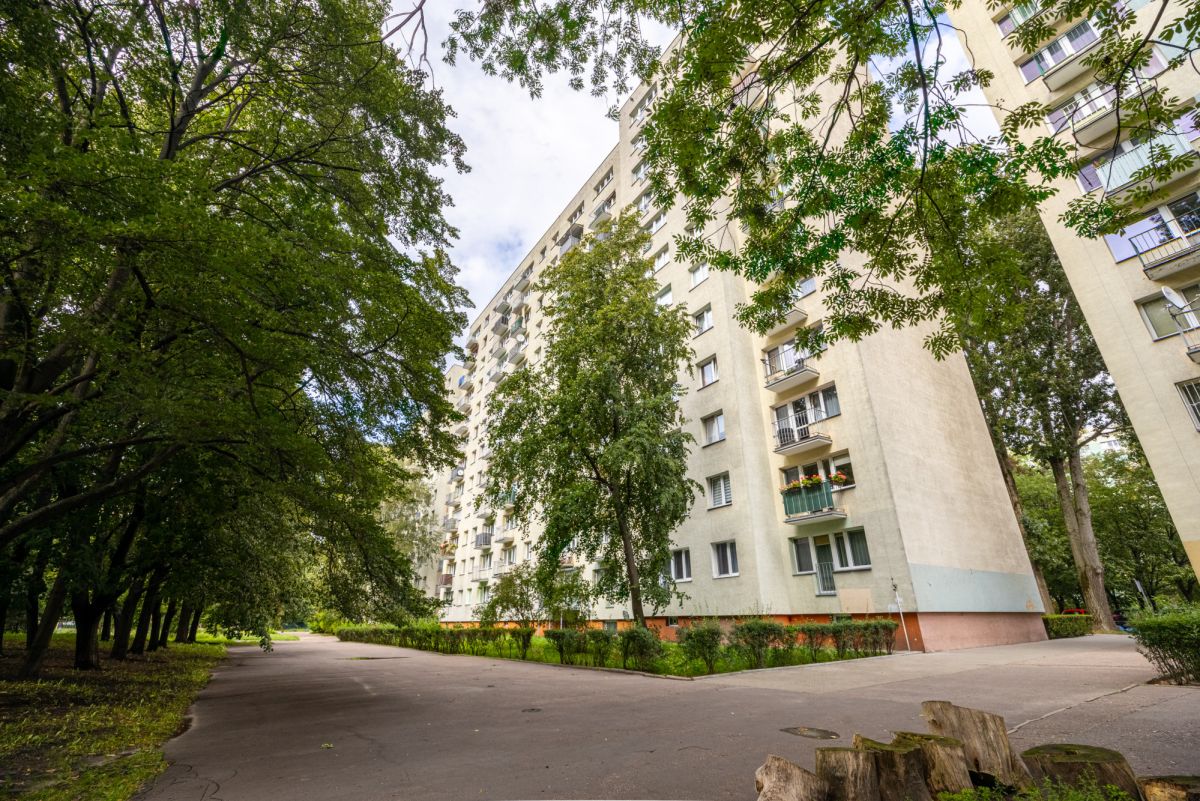 Warszawa · ul. Katalońska — 16