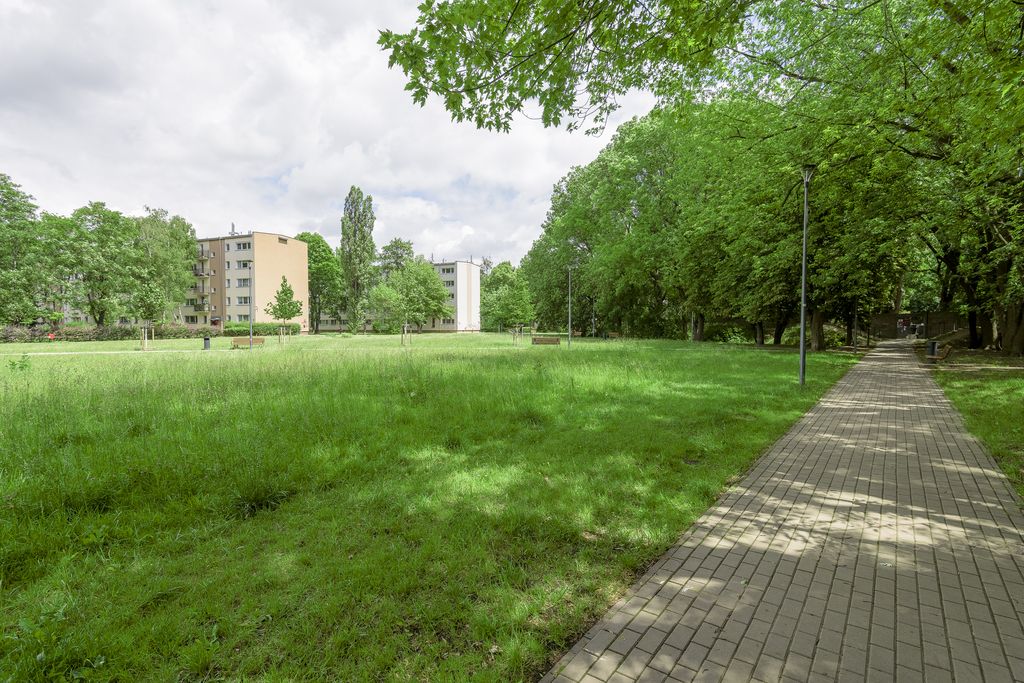 Warszawa · ul. Pustola — 22