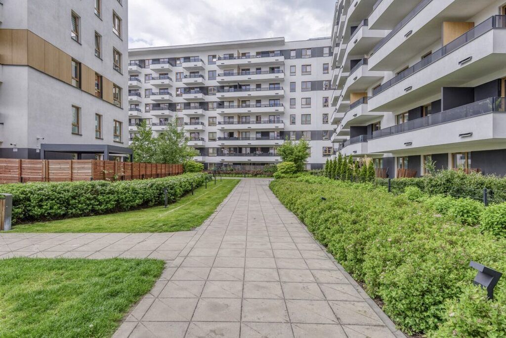 Warszawa · ul. Komputerowa — 30
