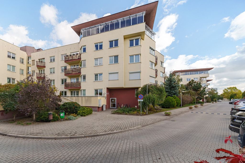 Warszawa · ul. Włodarzewska — 16
