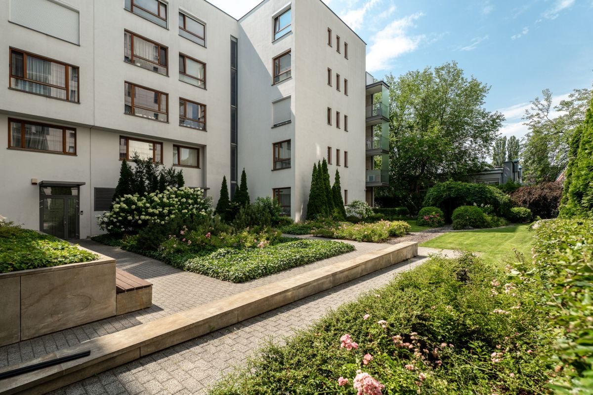 Warszawa · ul. Bukietowa — 12