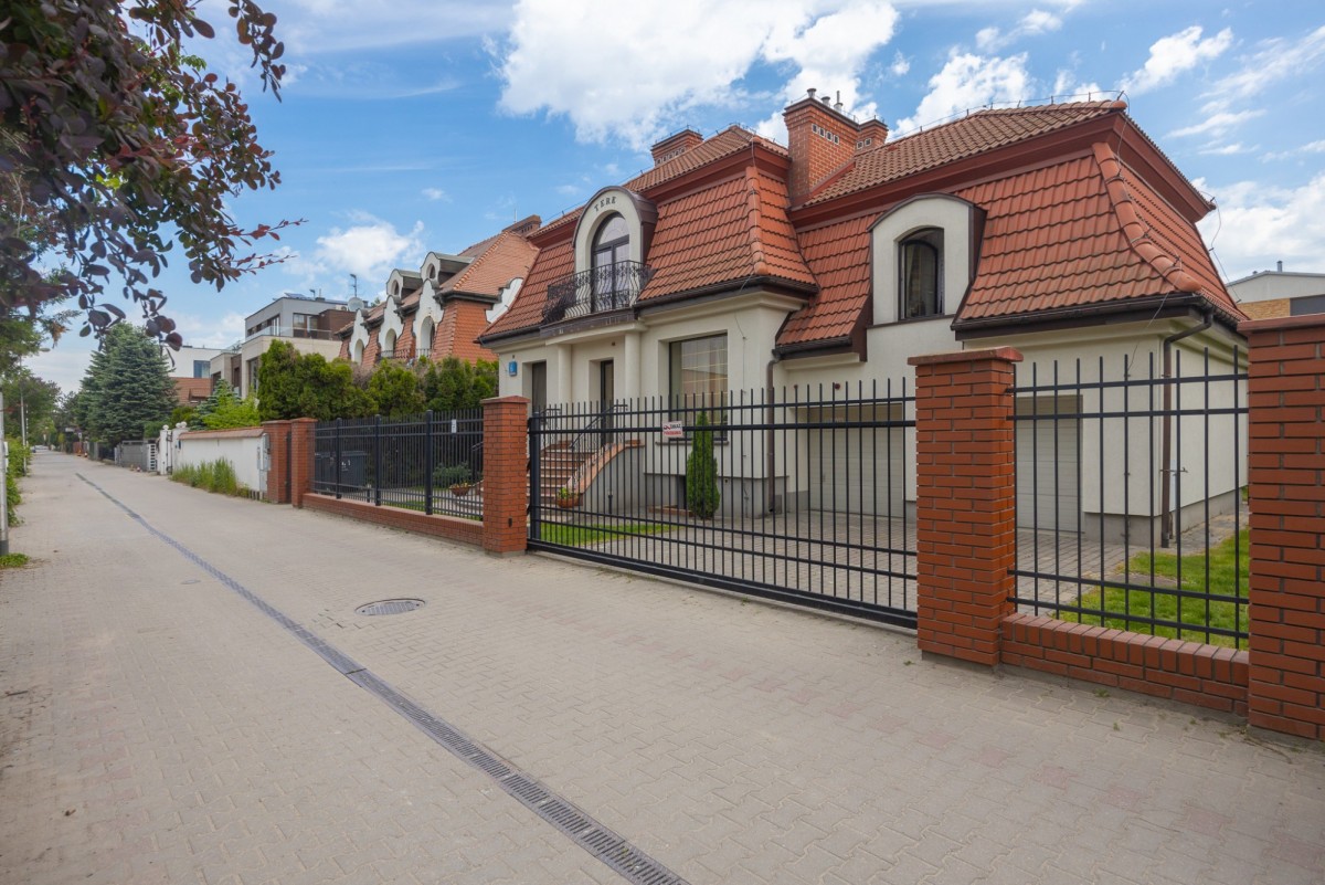 Warszawa · ul. Bielska — 9