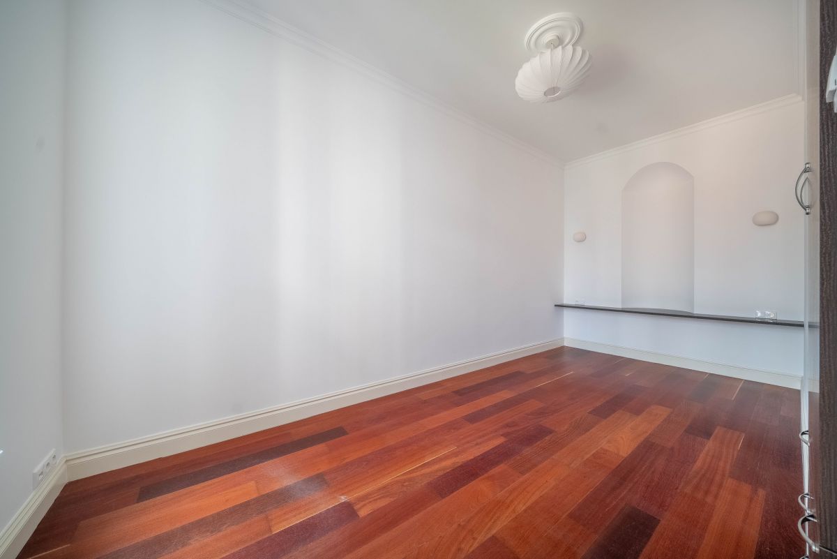 Warszawa · ul. Wilcza — 11