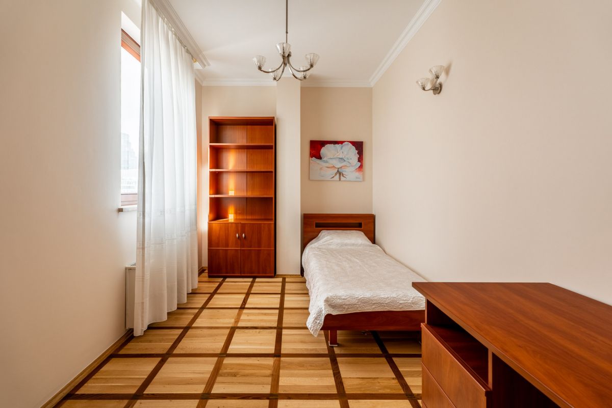 Warszawa · ul. Żelazna — 11