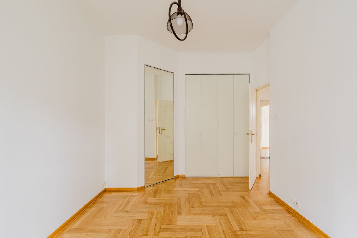 Warszawa · ul. Łucka — 4