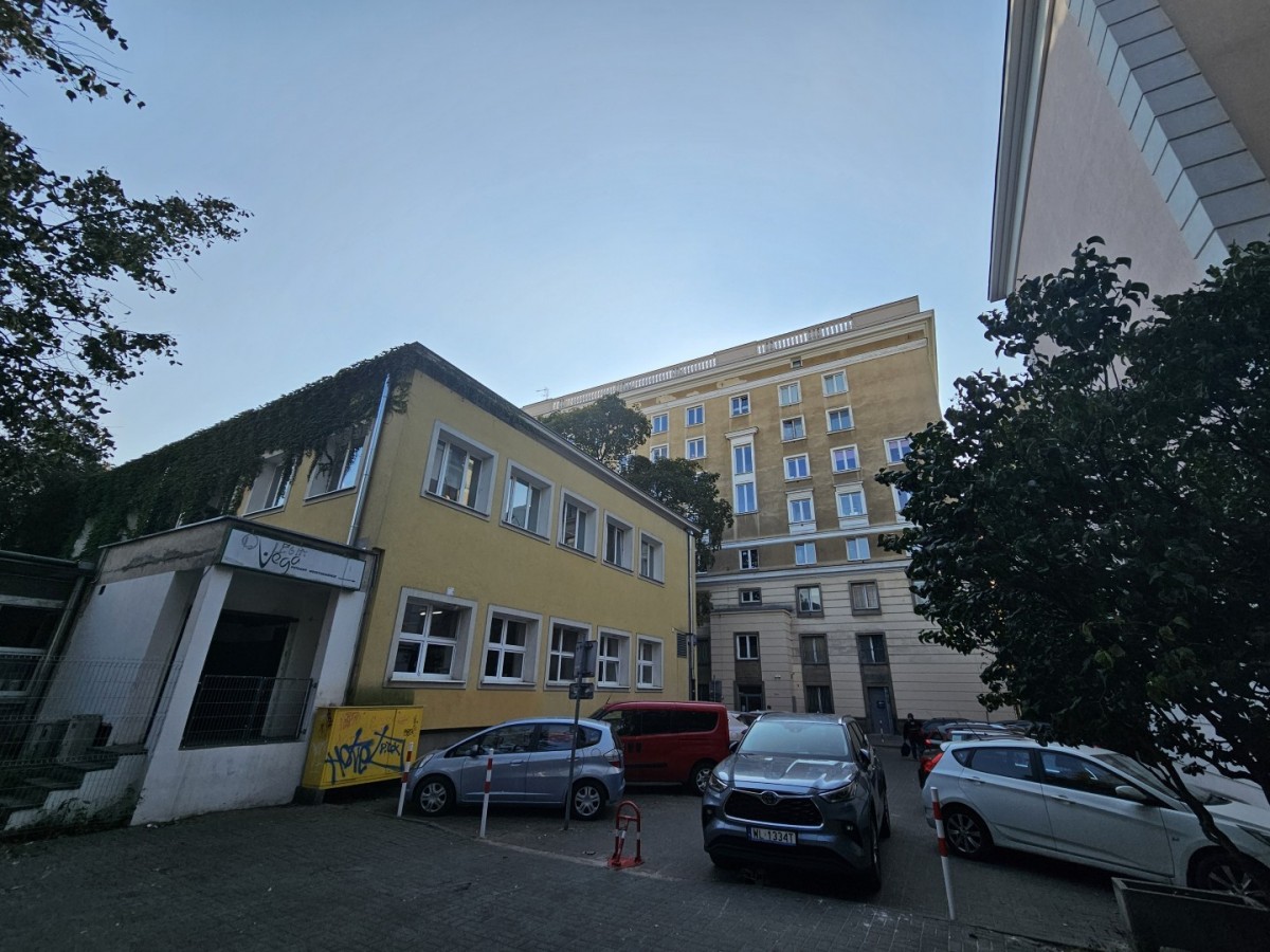 Warszawa · al. Aleja Jana Pawła II — 10