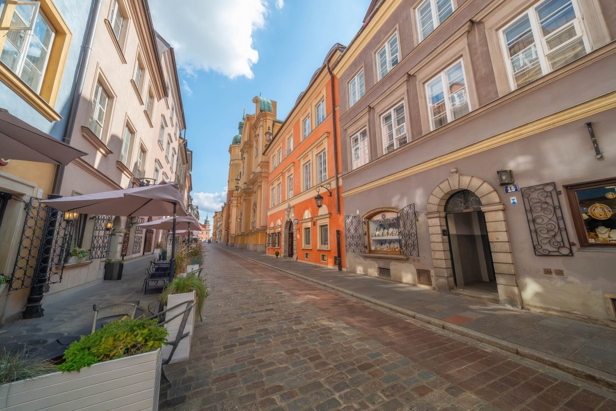Warszawa · ul. Piwna — 14