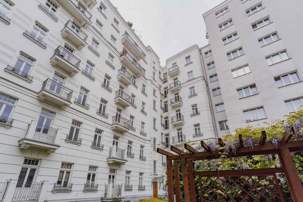 Warszawa · ul. Hoża — 20
