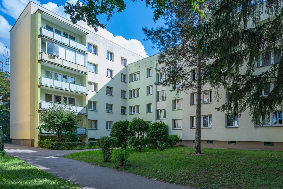 Warszawa · ul. gen. Tadeusza Bora-Komorowskiego — 17