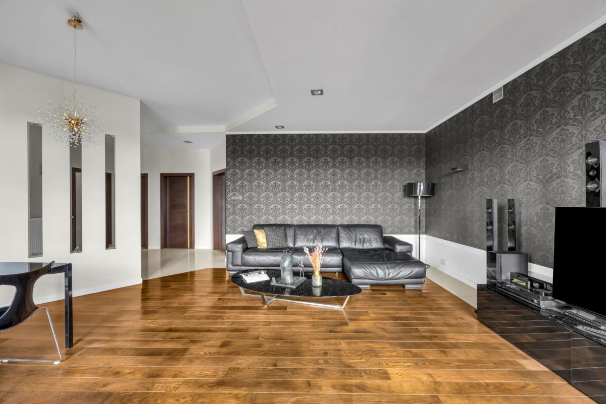 Warszawa · ul. Leszczyny — 8