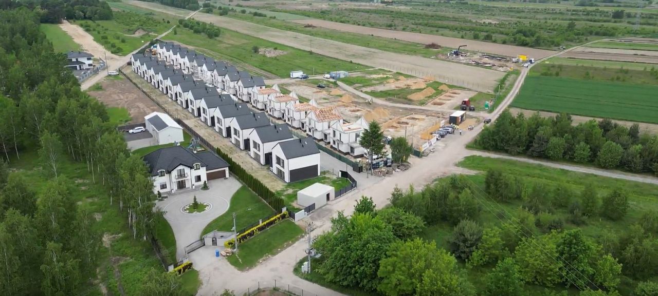 Słomin · Biedronki 33 — 7