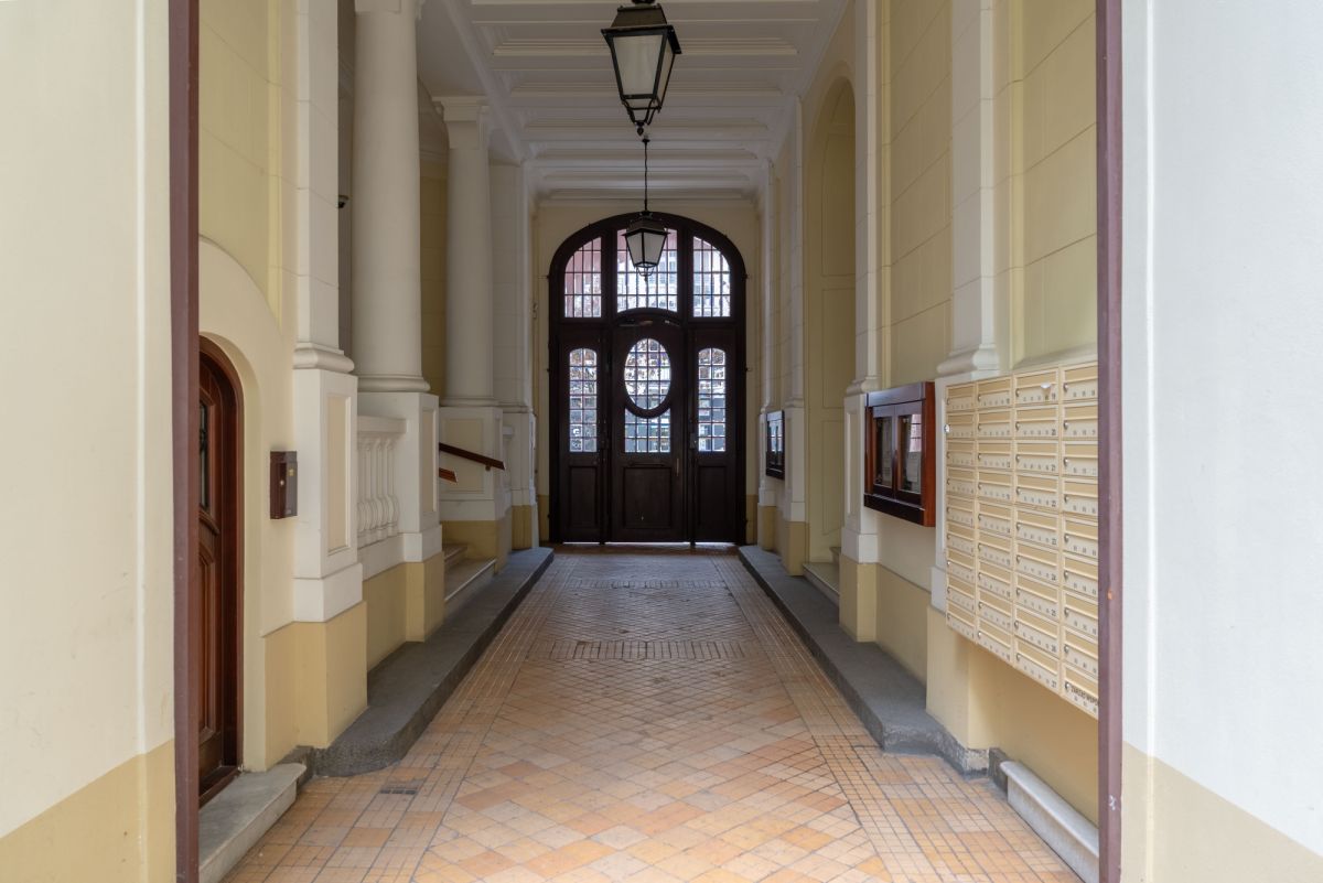 Warszawa · ul. Hoża — 11