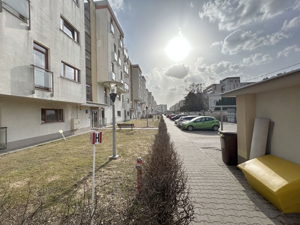 Warszawa · ul. Dzieci Warszawy — 17