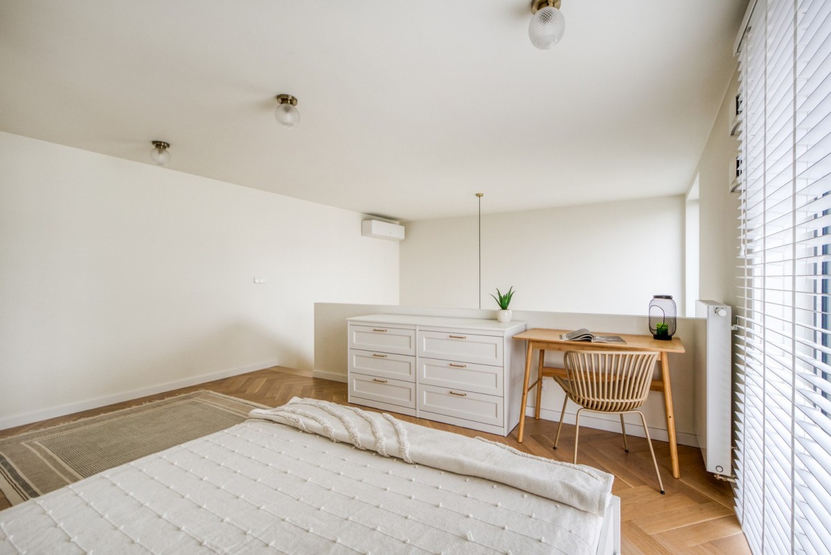 Warszawa · ul. Targowa — 9