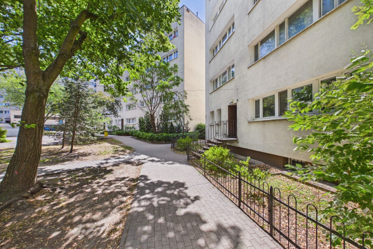 Warszawa · ul. Jasnodworska — 18