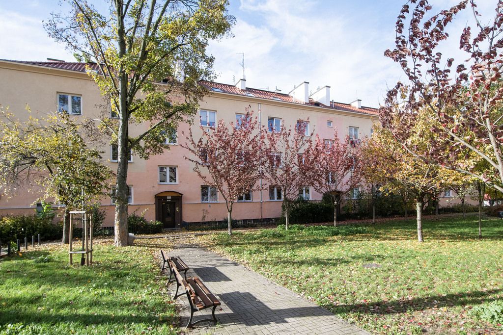 Warszawa · ul. Sapieżyńska — 9