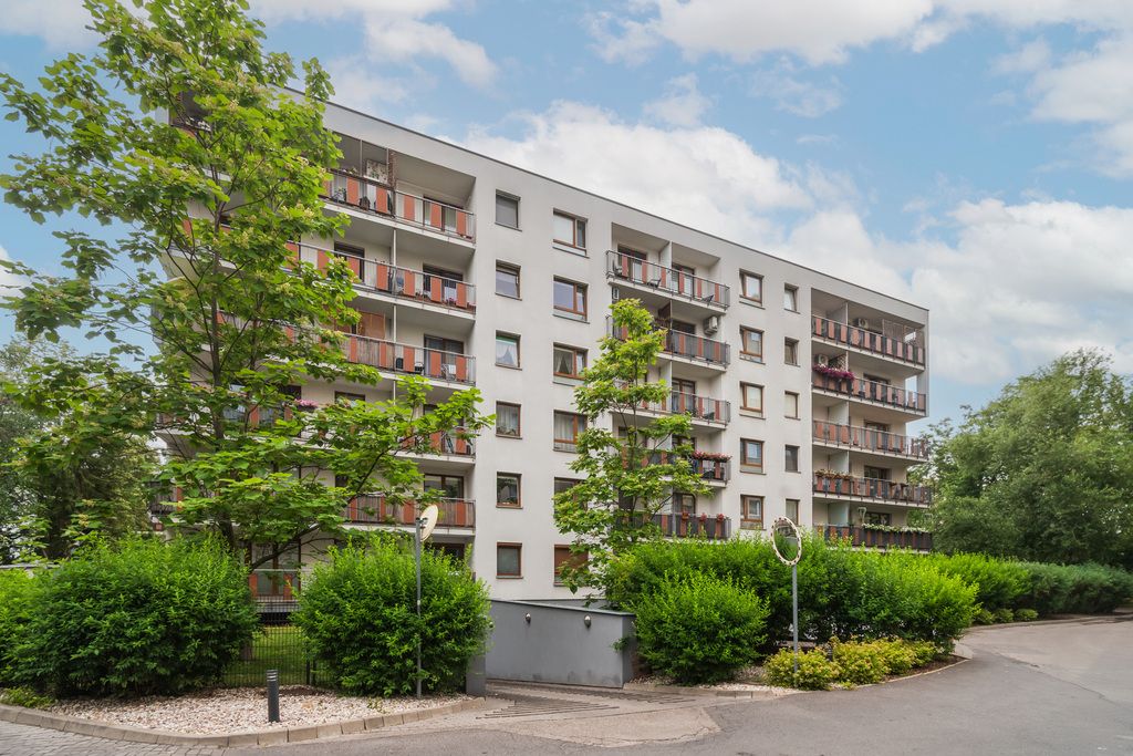 Warszawa · ul. Pirenejska — 17