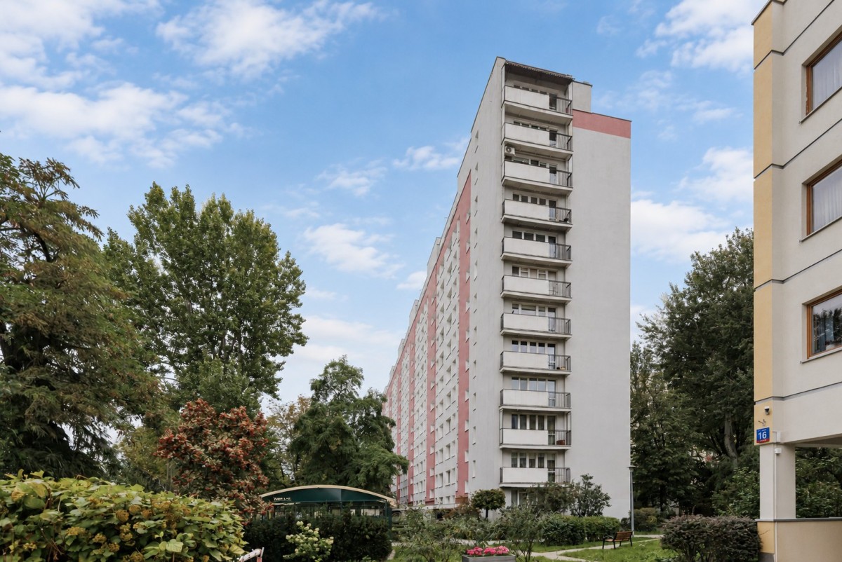 Warszawa · ul. Lizbońska — 15