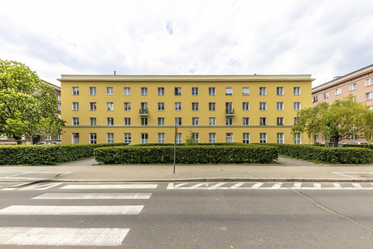 Warszawa · ul. Bertolta Brechta — 15