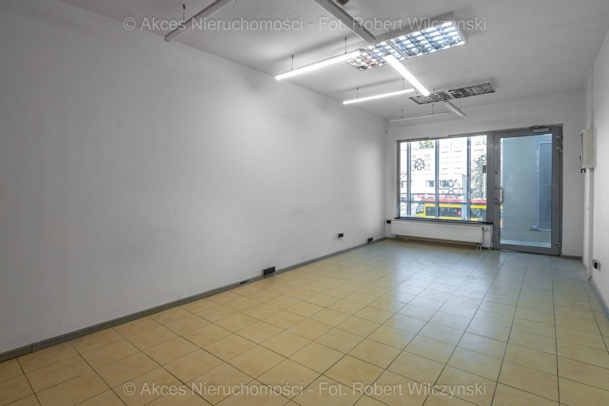 Warszawa · al. Aleja Jana Pawła II — 6