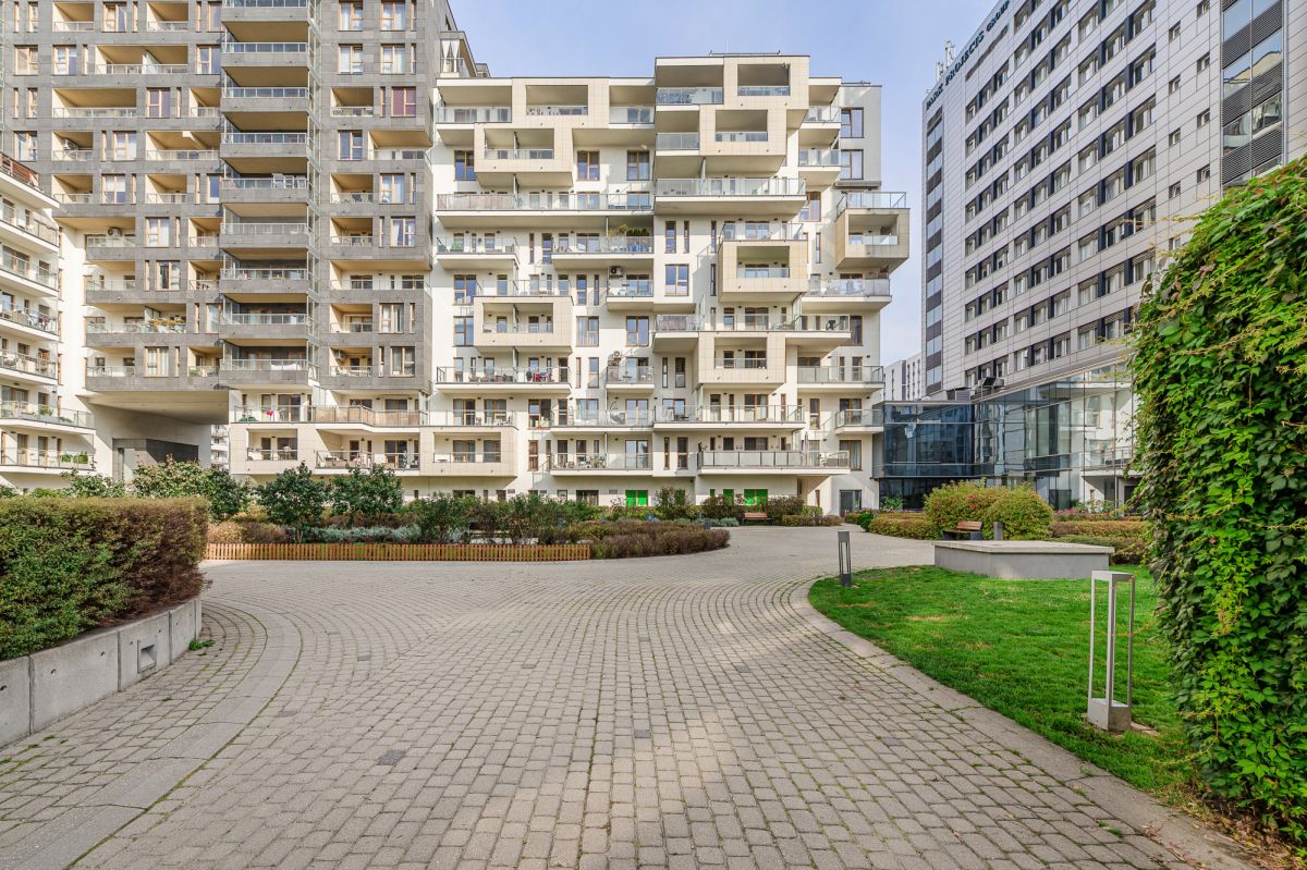 Warszawa · ul. Cybernetyki — 18