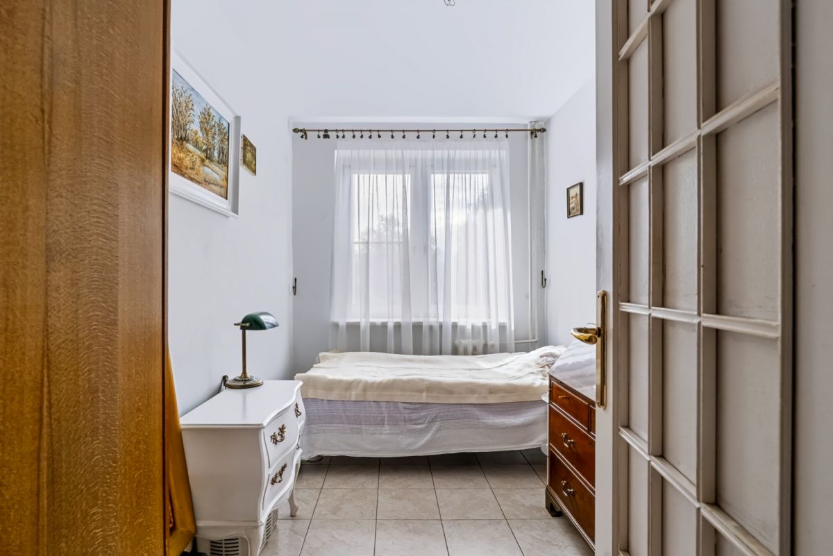 Warszawa · ul. Katalońska — 10