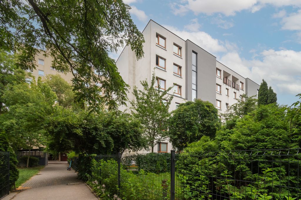 Warszawa · ul. Pirenejska — 19