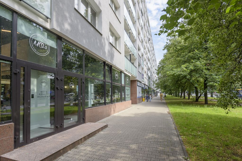 Warszawa · al. Aleja Jana Pawła II — 18