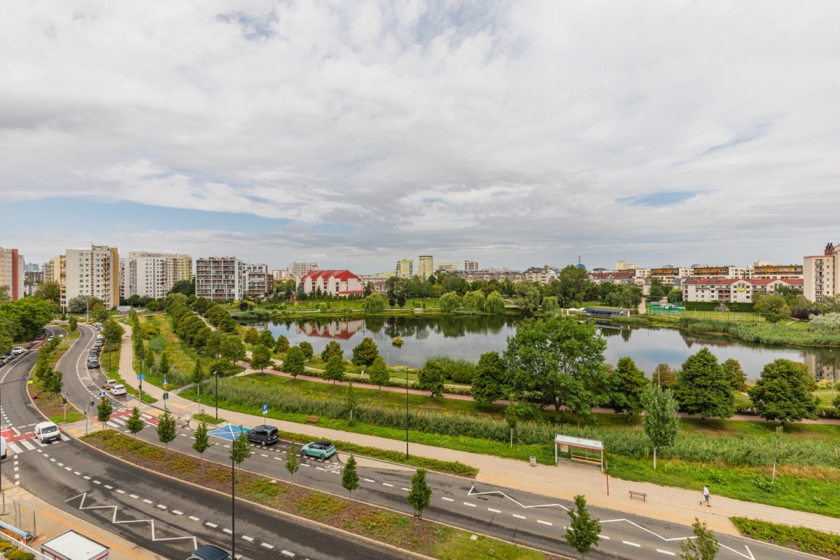 Warszawa · ul. gen. Romana Abrahama — 15
