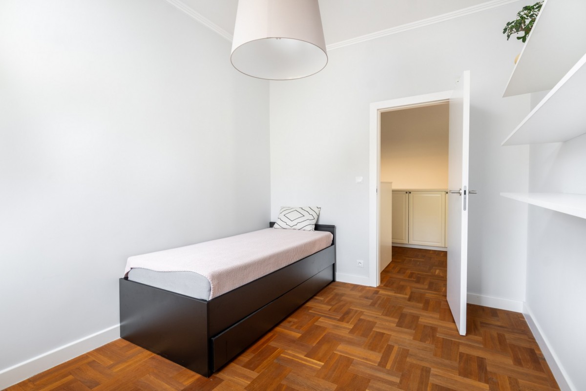 Warszawa · ul. Algierska — 19